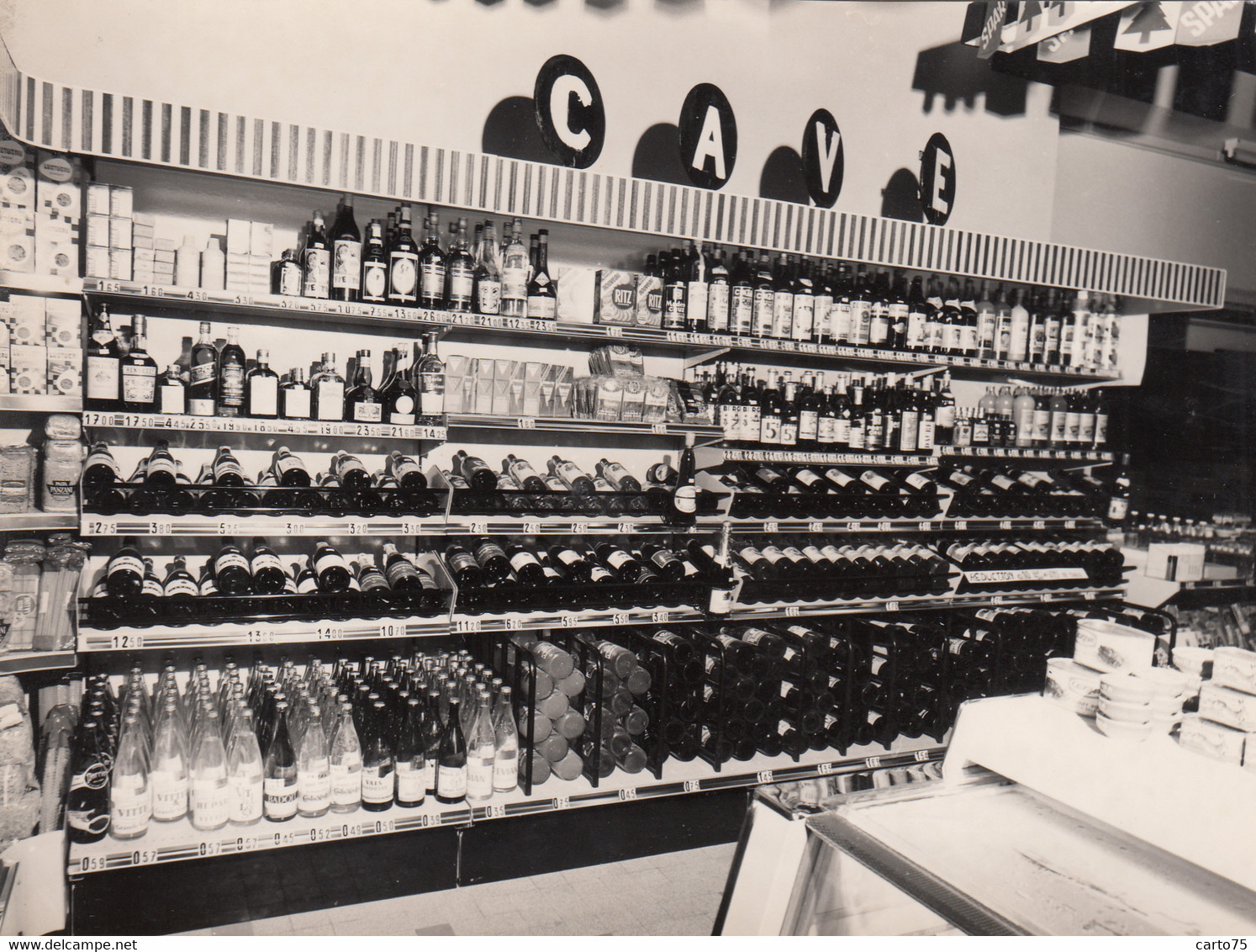 Commerce - Intérieur Magasin Spar Touvés Secteur Lac - Cave - Photographie Cachet Photographe Brun Aix-les-Bains 74 - Negozi