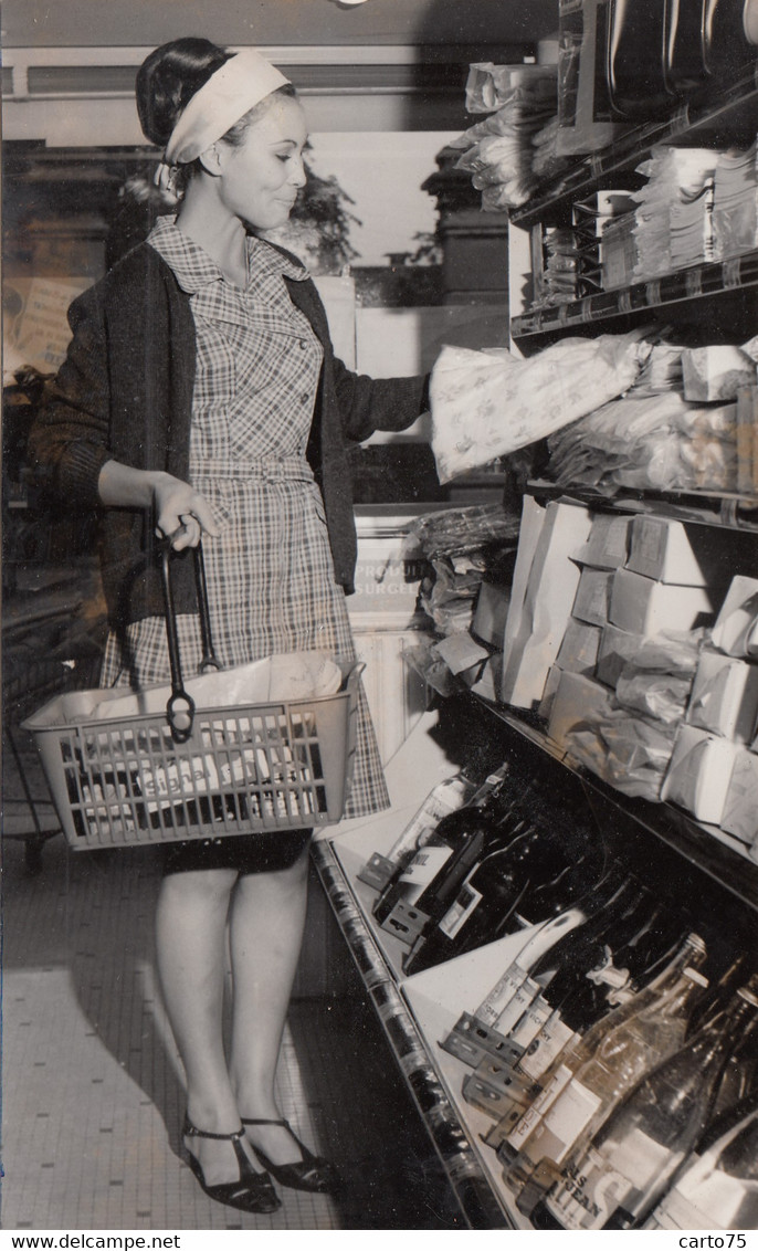 Commerce - Intérieur Magasin Alimentation Epicerie - Dentifrice Signal - Photographie - Mode Année 1960 - Winkels