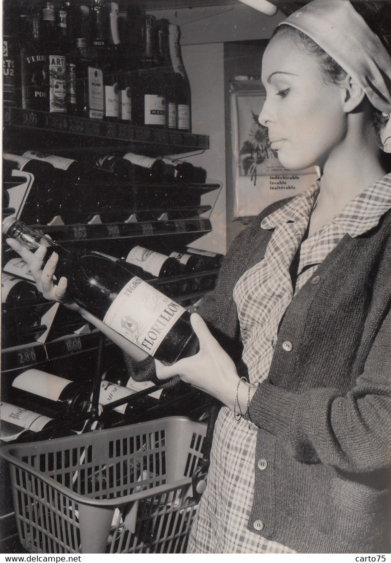 Commerce - Intérieur Magasin Alimentation Cave  Vin Florillon - Photographie - Mode Année 1960 - Shops