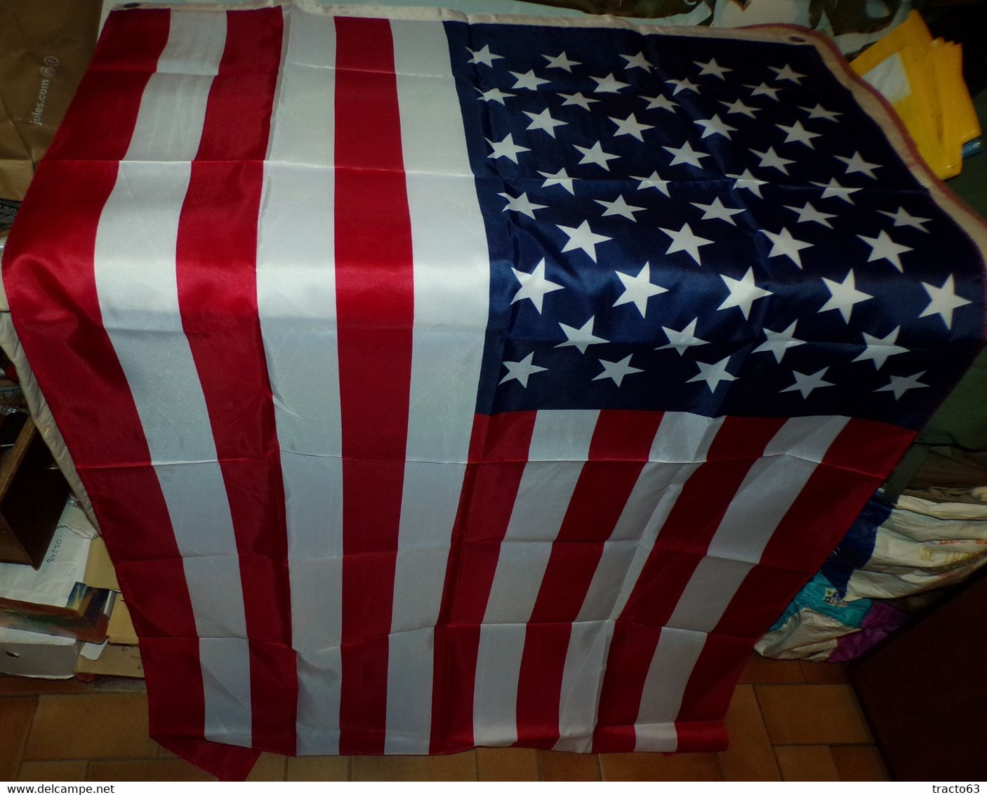 DRAPEAU DES ETATS UNIS D'AMERIQUE , DIMENSION 150 CM X 90 CM , DEUX OEUILLETS POUR LE SUSPENDRE , ETAT NEUF VOIR PHOTO . - Vlaggen