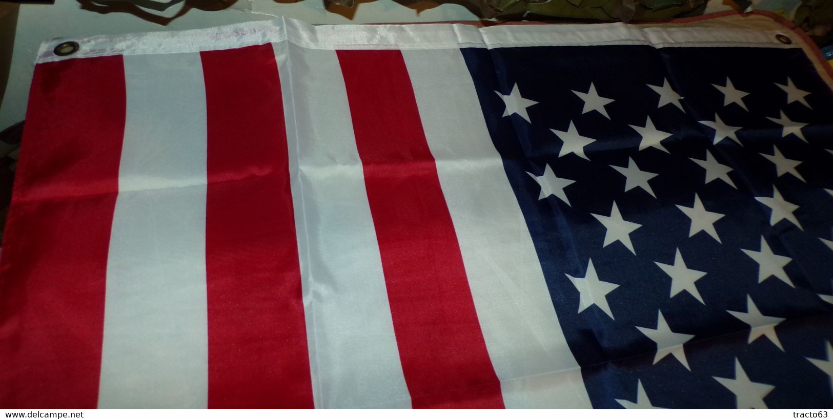 DRAPEAU DES ETATS UNIS D'AMERIQUE , DIMENSION 150 CM X 90 CM , DEUX OEUILLETS POUR LE SUSPENDRE , ETAT NEUF VOIR PHOTO . - Bandiere