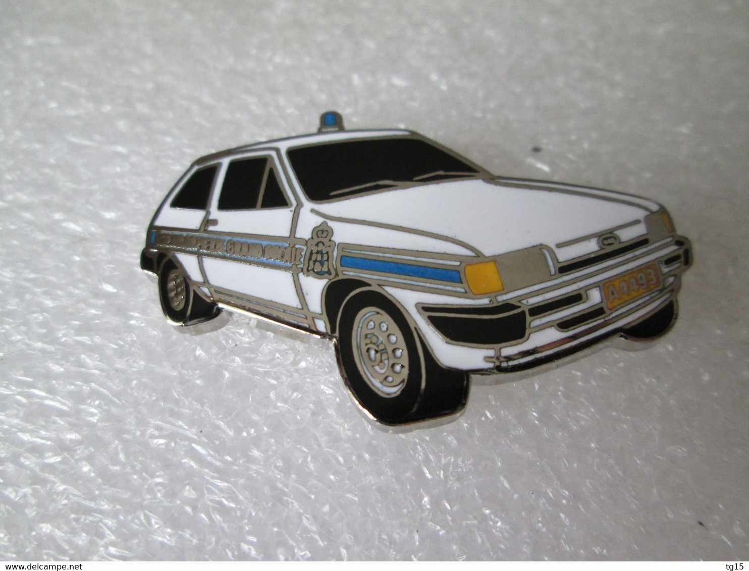 PIN'S  FORD  FIESTA    GENDARMERIE GRAND DUCALE   LUXEMBOURG    Email Grand Feu  DEHA - Ford