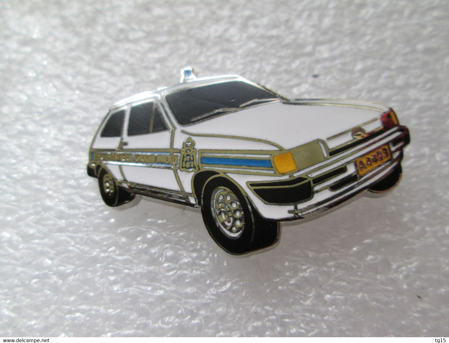 PIN'S  FORD  FIESTA    GENDARMERIE GRAND DUCALE   LUXEMBOURG    Email Grand Feu  DEHA - Ford