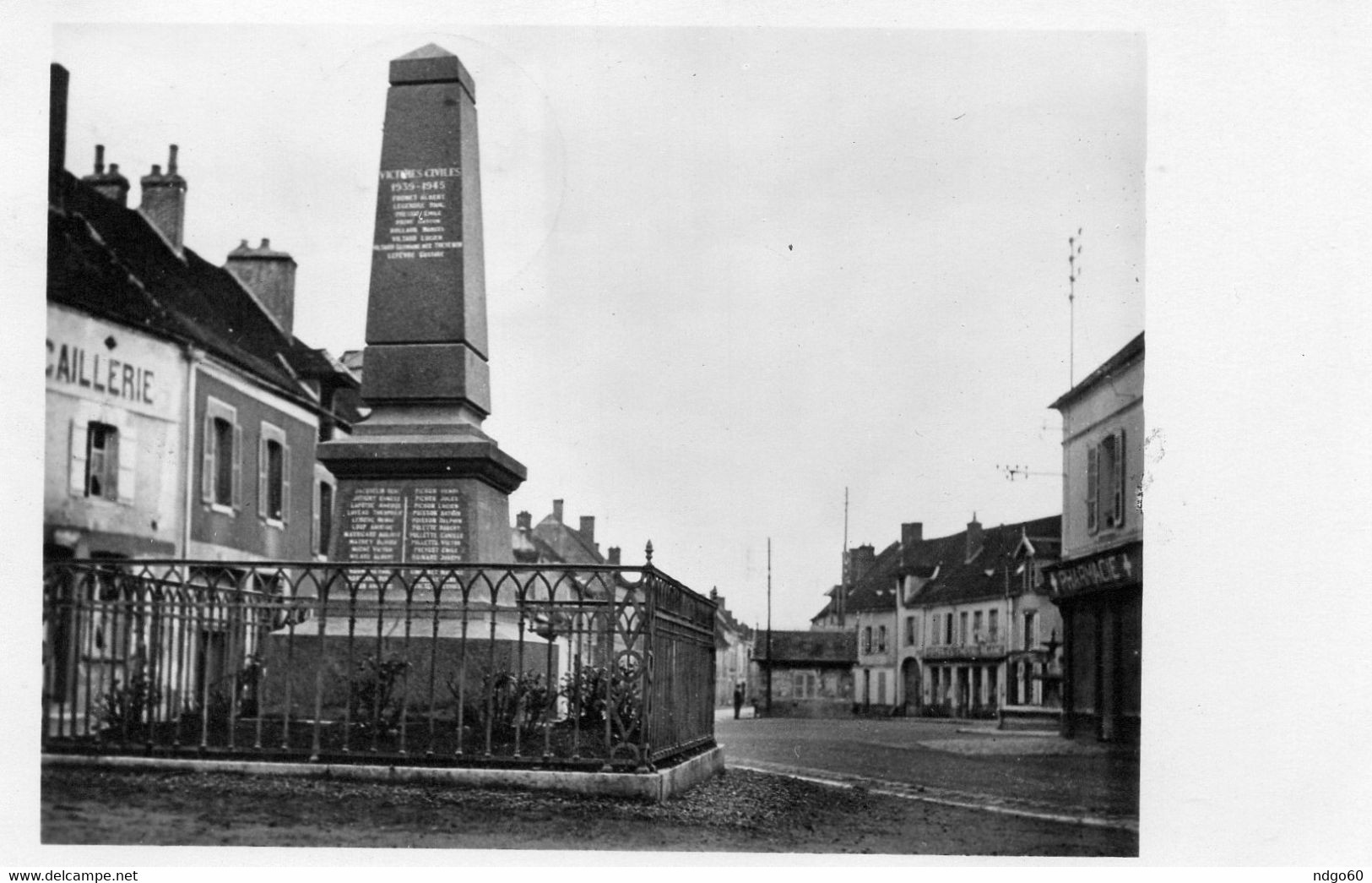 Cerisiers - Place Des Héros - Cerisiers