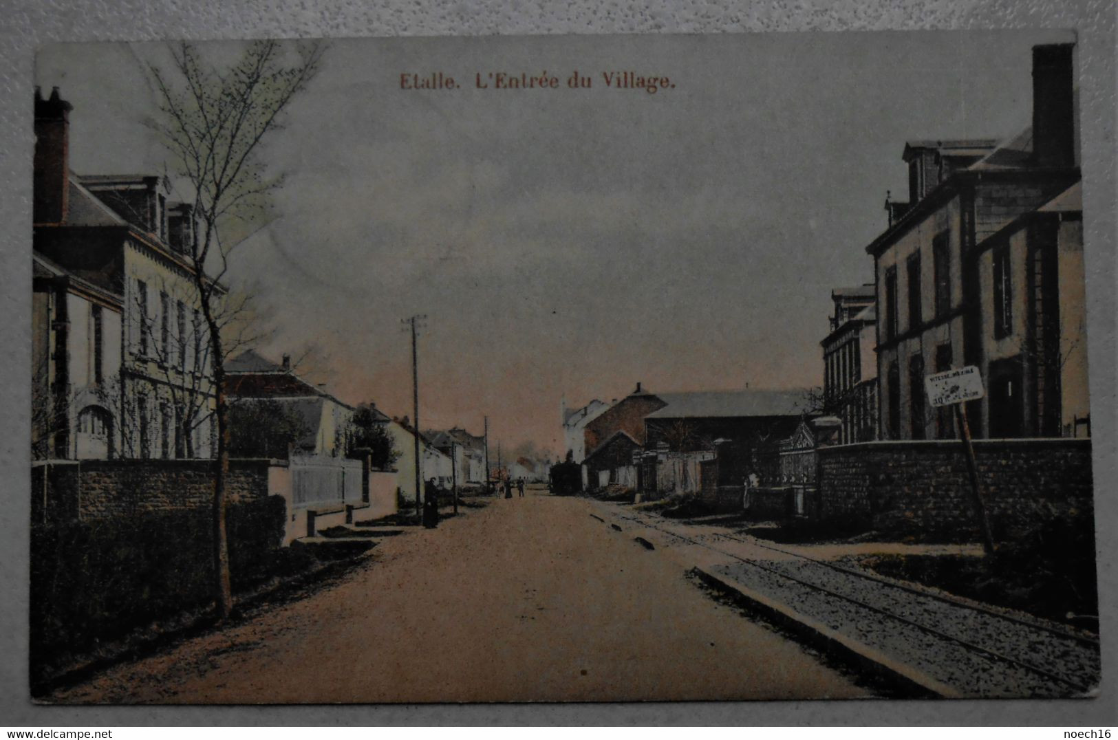 CPA 1913 Colorisée - Etalle, Entrée Du Village / Tram Au Loin - Etalle