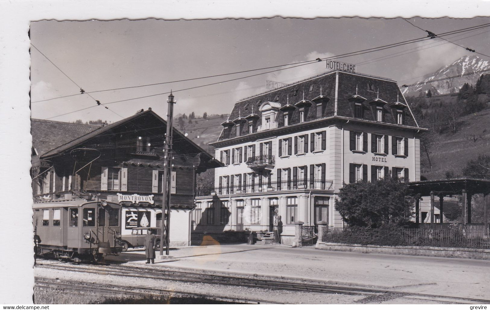 Montbovon, ANCIEN Train GFM En Gare. Hôtel De La Gare - Montbovon