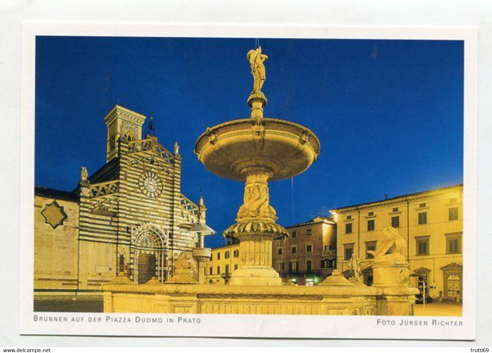 AK 075181 ITALY - Prato - Brunnen Auf Dem Piazza Duomo - Prato