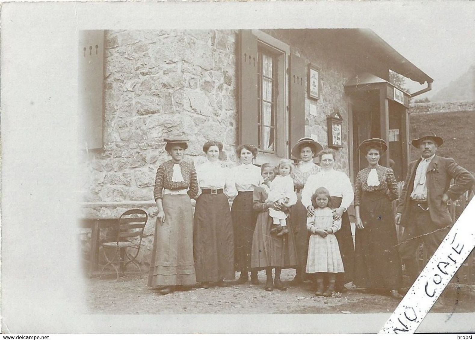 68 En Alsace, Carte-photo, Devant La Ferme Auberge  En Costume De Dimanche - Sainte-Croix-aux-Mines