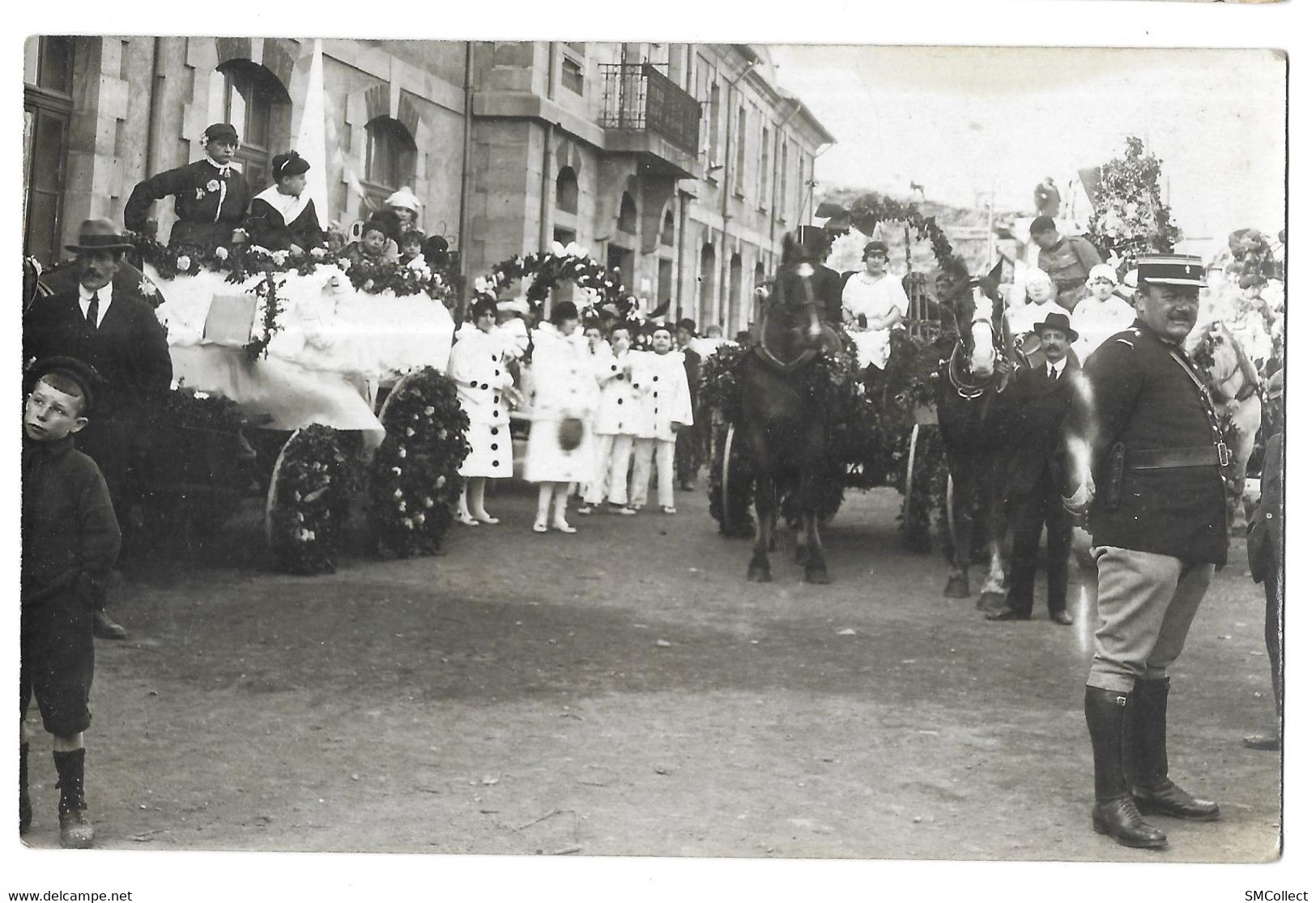 Carte Photo, Défilé, Carnaval (peut être Dans L'Hérault, Possiblement Pézénas, Faisait Partie D'un Lot Du 34) (A11p72) - Carnaval