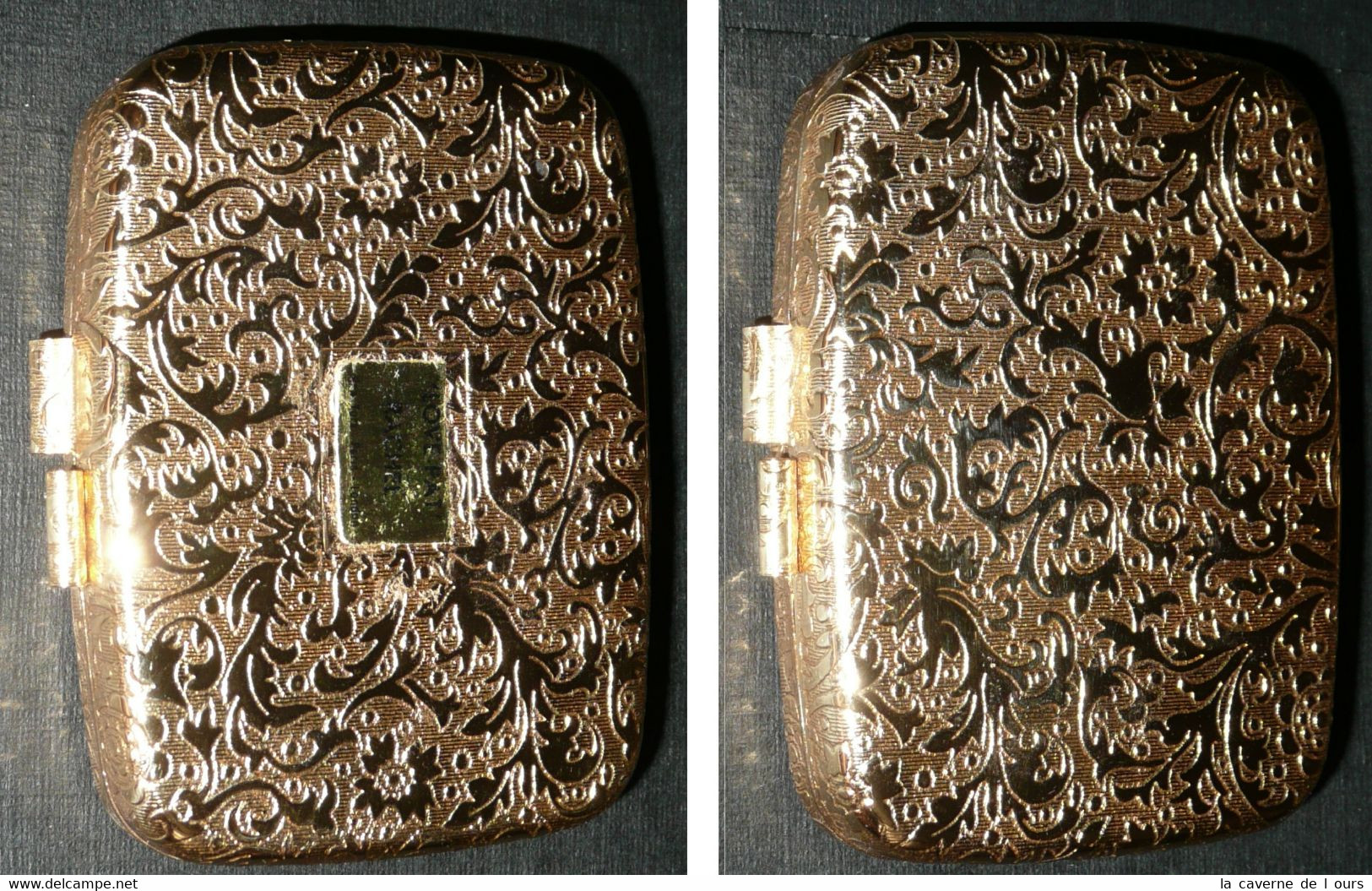 Rare Poudrier Vintage Neuf En Métal Doré Avec Sa Boite REVLON Rachel, Décor Rinceaux D'acanthes - Accessoires