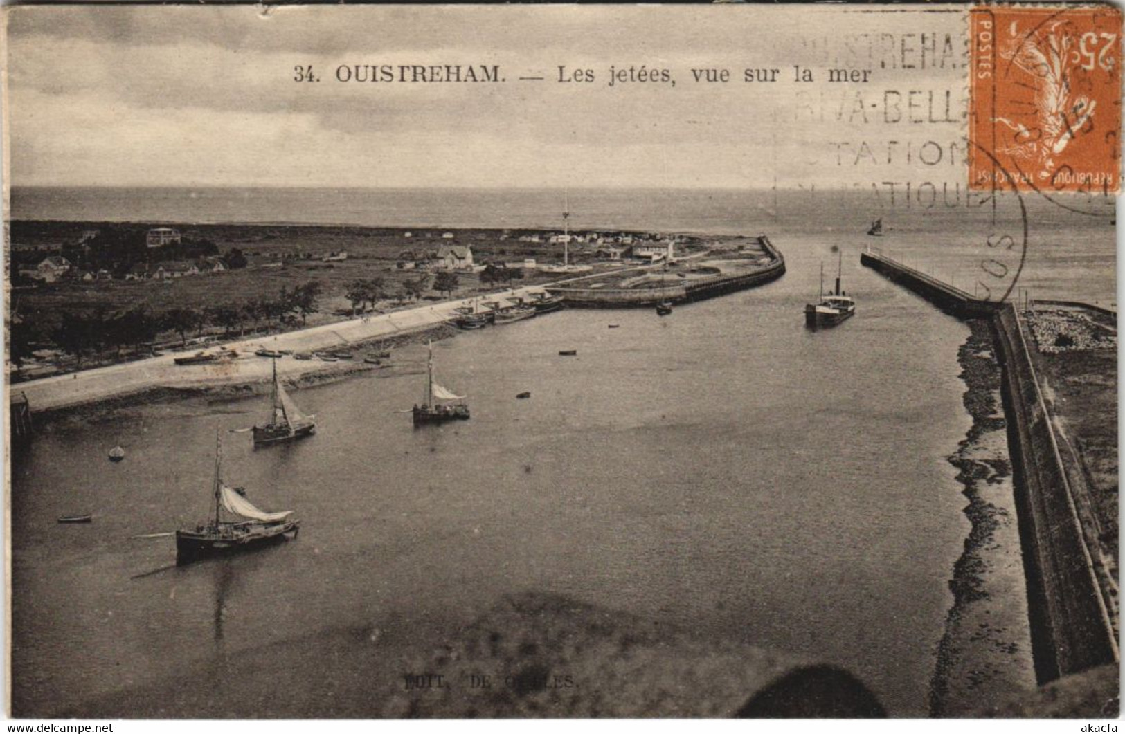 CPA OUISTREHAM Les Jetes - Vue Sur La Mer (1229326) - Ouistreham