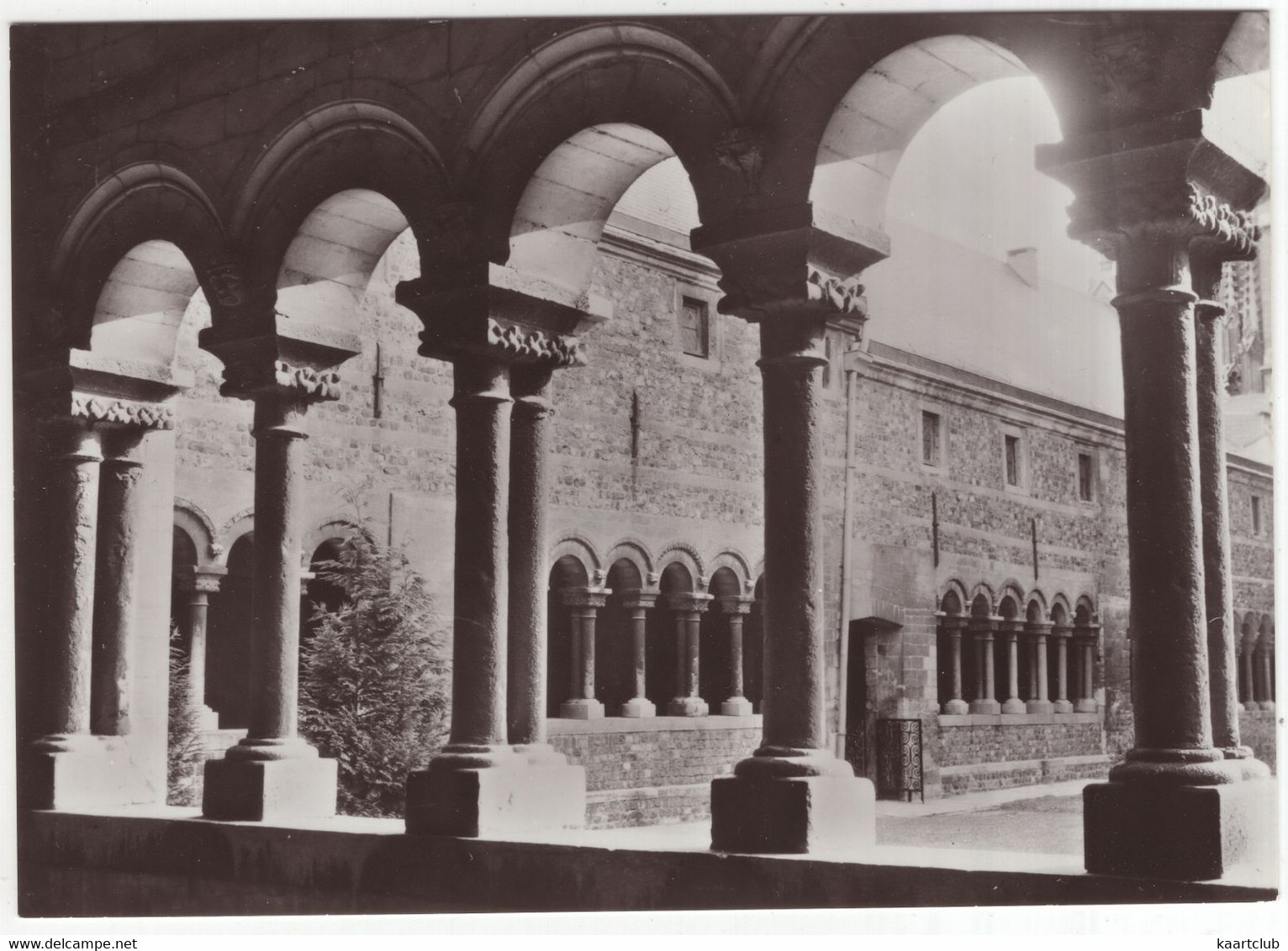 Tongeren - Basiliek : Romaans Kloosterpand  - (Belgique/België) - Tongeren