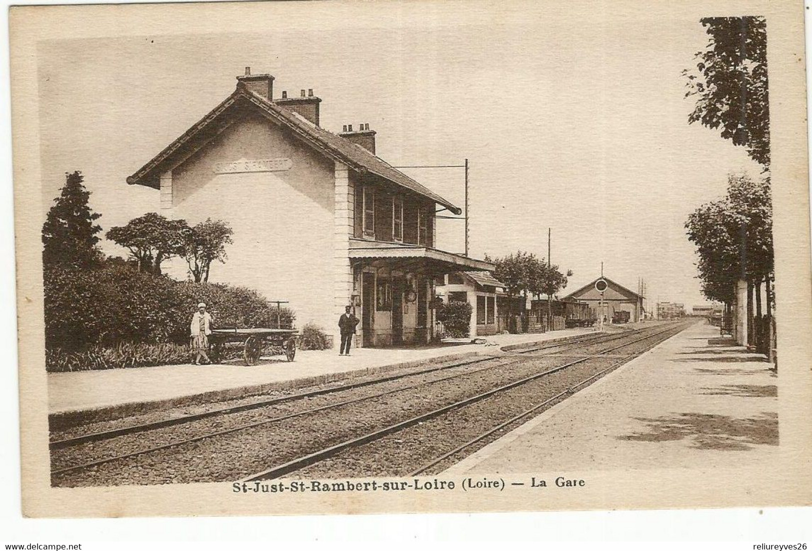 CPA, D.42 , St. Just - St. Rambert  Sur Loire , La Gare , Animée, Ed. C. Dumas - Saint Just Saint Rambert