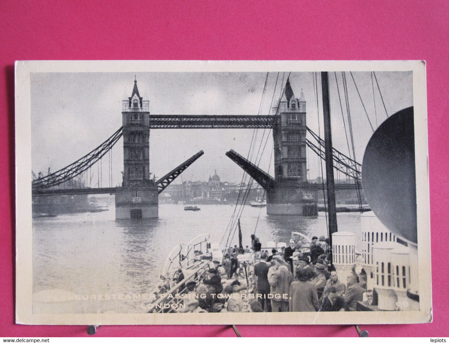 Visuel Très Peu Courant - Angleterre - London - Pleasure Steamer Passing Towerbridge - R/verso - River Thames