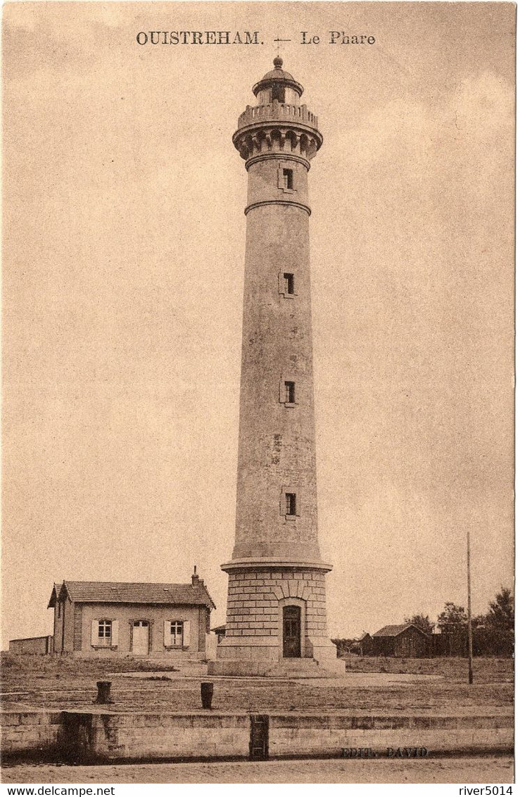 OUISTREHAM  Le Phare - Ouistreham