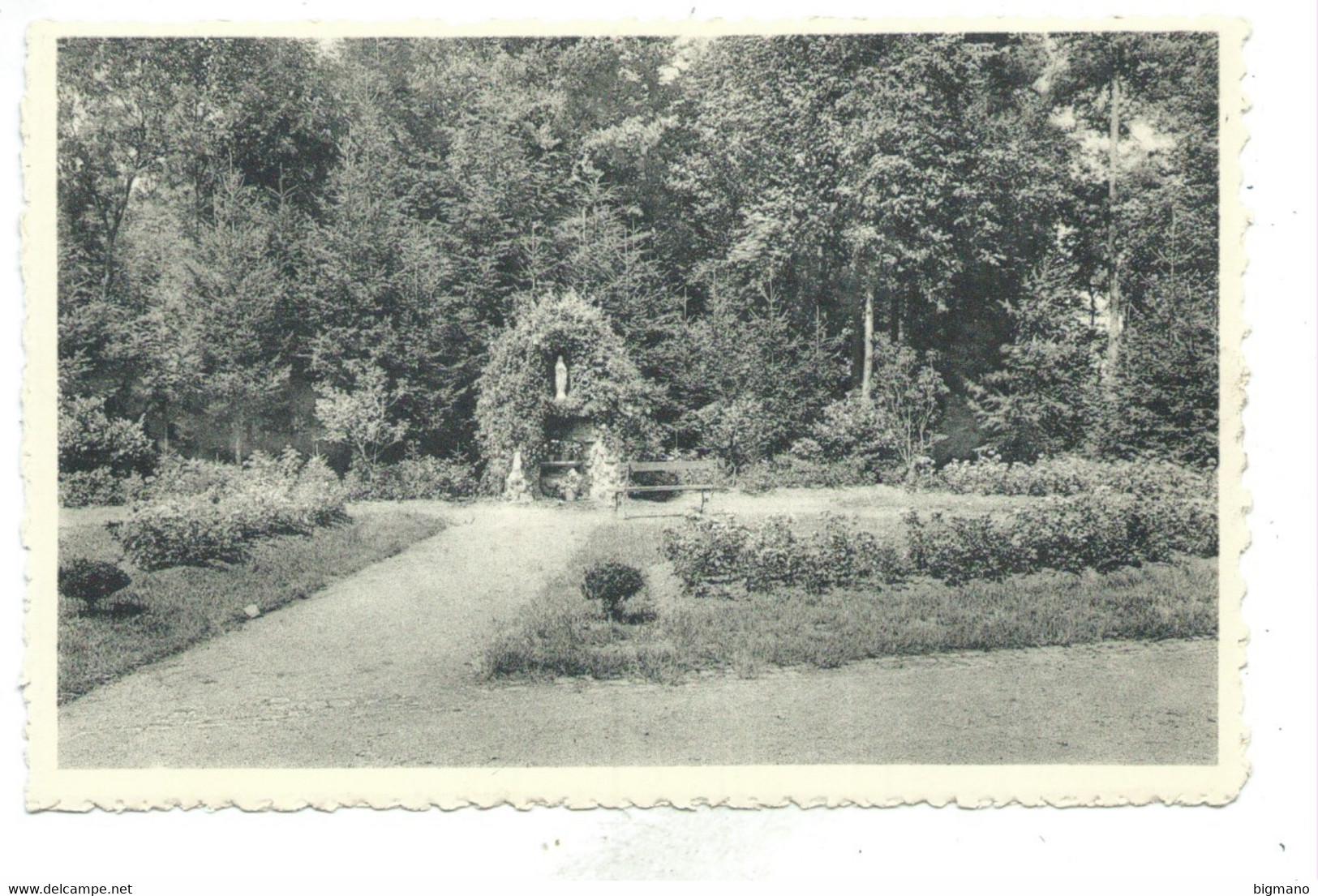 Rouvroy-Harnoncourt : Maison De La Sainte-Famille  Grotte De Lourdes - Rouvroy