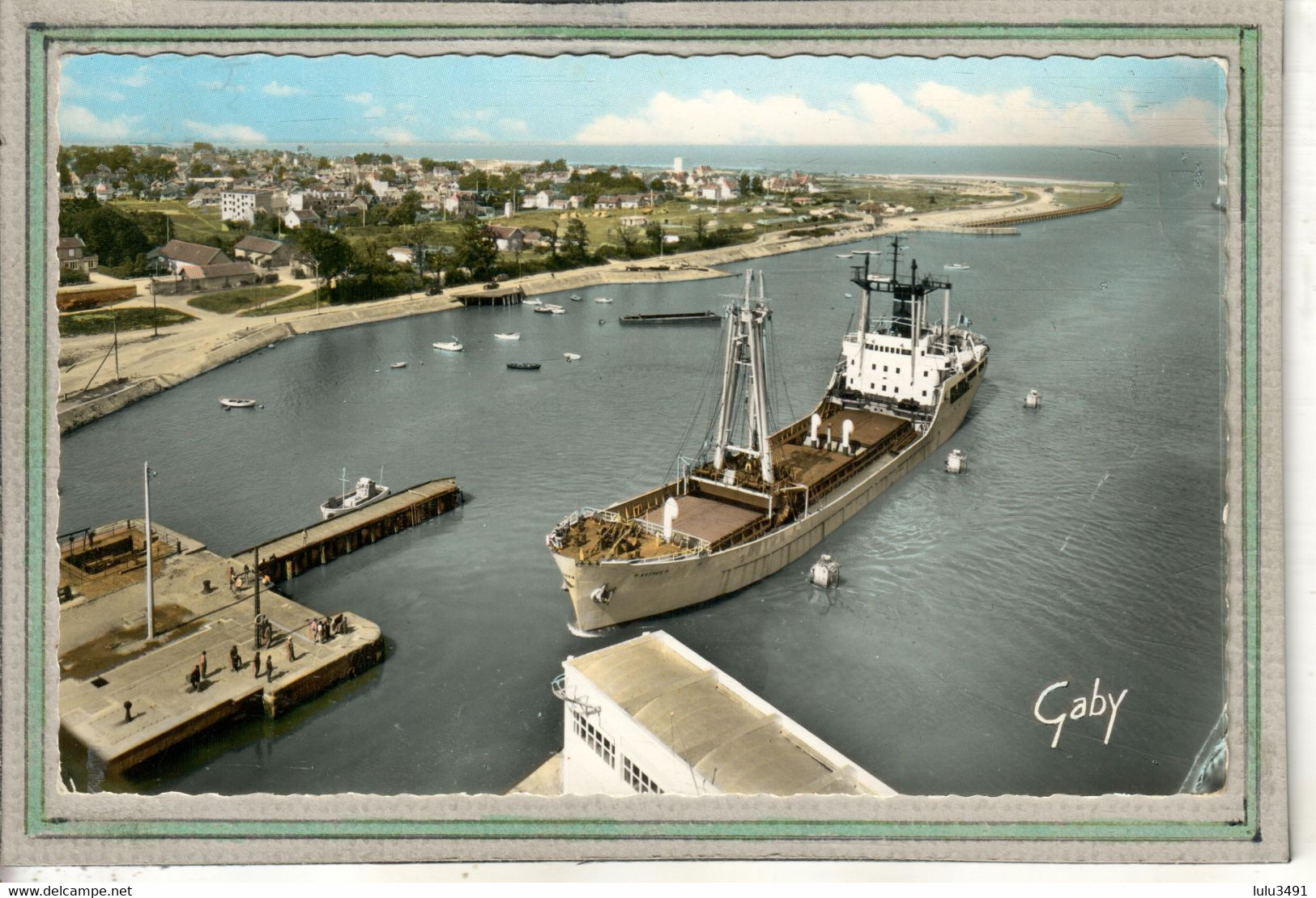 CPSM Dentelée - (14) OUISTREHAM - Aspect De L'Astrée Entrant Au Port Dans Les Années 60 - Carte Colorisée - Ouistreham