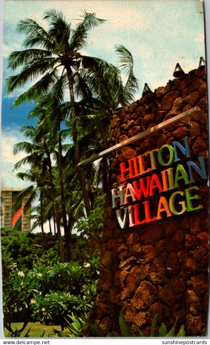 Hawaii Waikiki Beach Lava Rock Entrance To Hilton Hawaiian Village 1975 - Honolulu