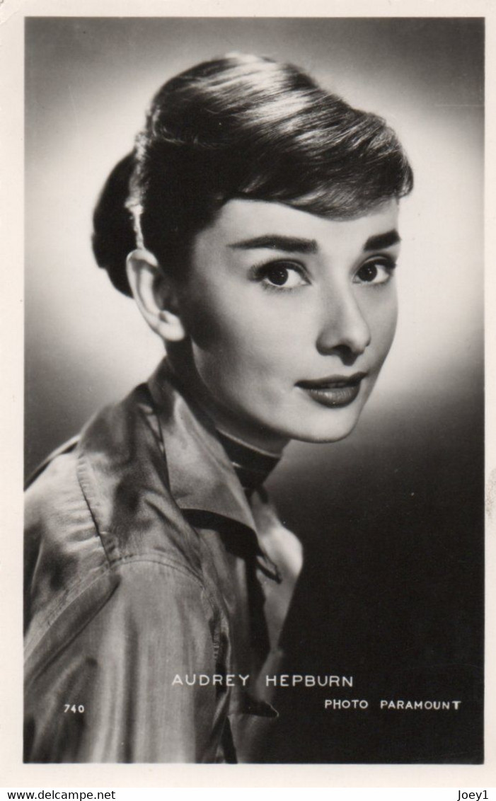 Carte Photo Audrey Hepburn Photo Paramount - Personalità