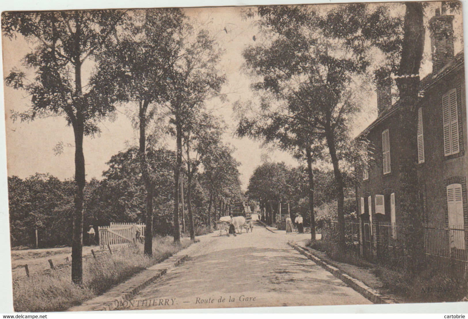 Dépt 77 - PONTHIERRY - Route De La Gare - Animée - (Saint-Fargeau-Ponthierry) - Saint Fargeau Ponthierry