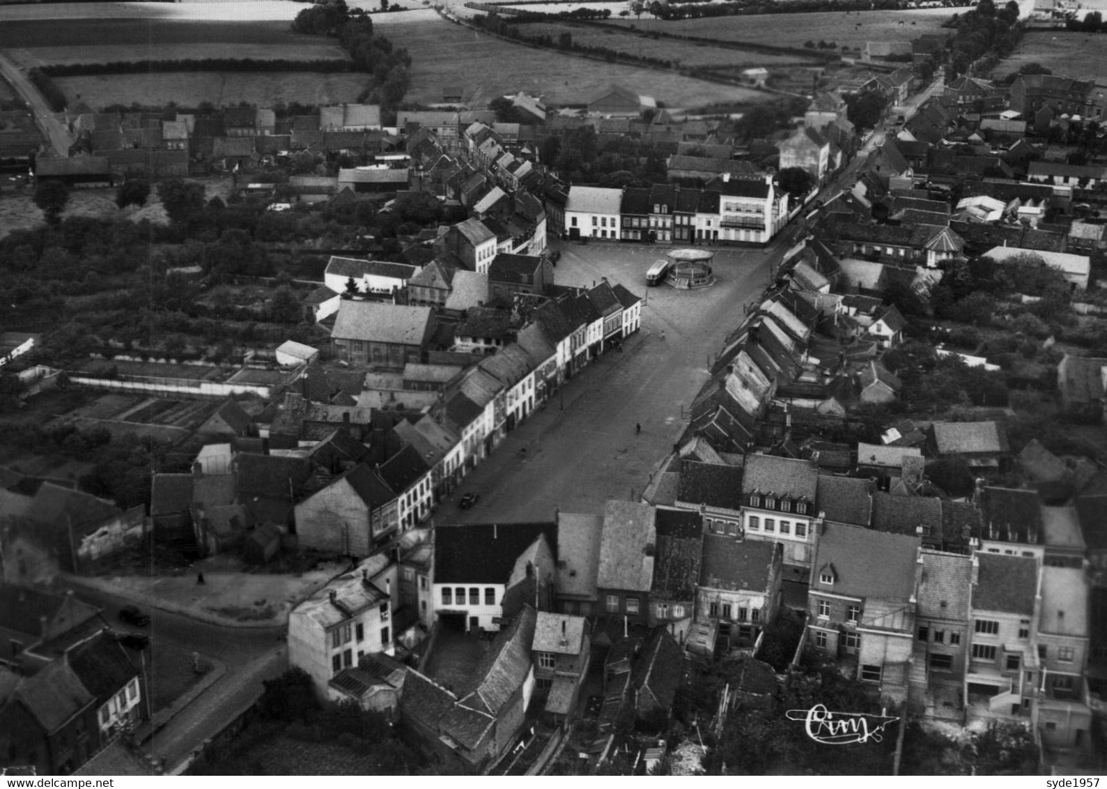 STEENVOORDE. Vue Générale Aérienne Sur La Grand' Place - Steenvoorde