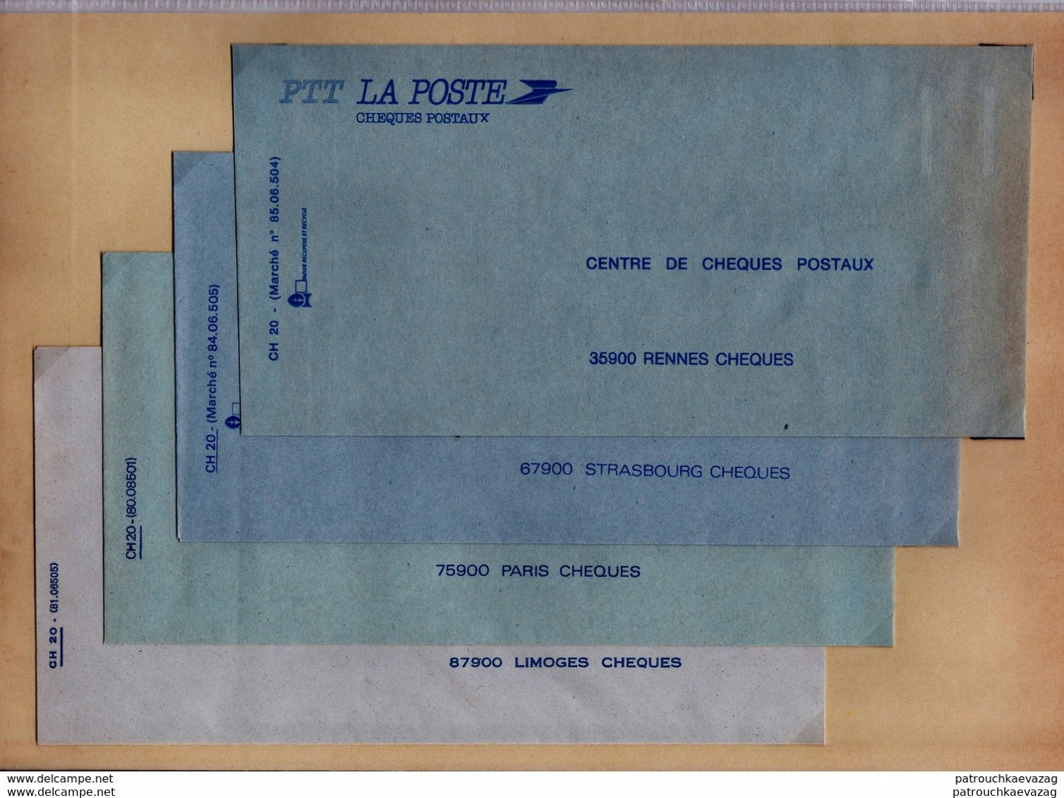 France - RARE - Ensemble De 24 Enveloppes Bleues De La Poste Années 80, Correspondance Avec Divers Centres De Chèques - Collections & Lots: Stationery & PAP
