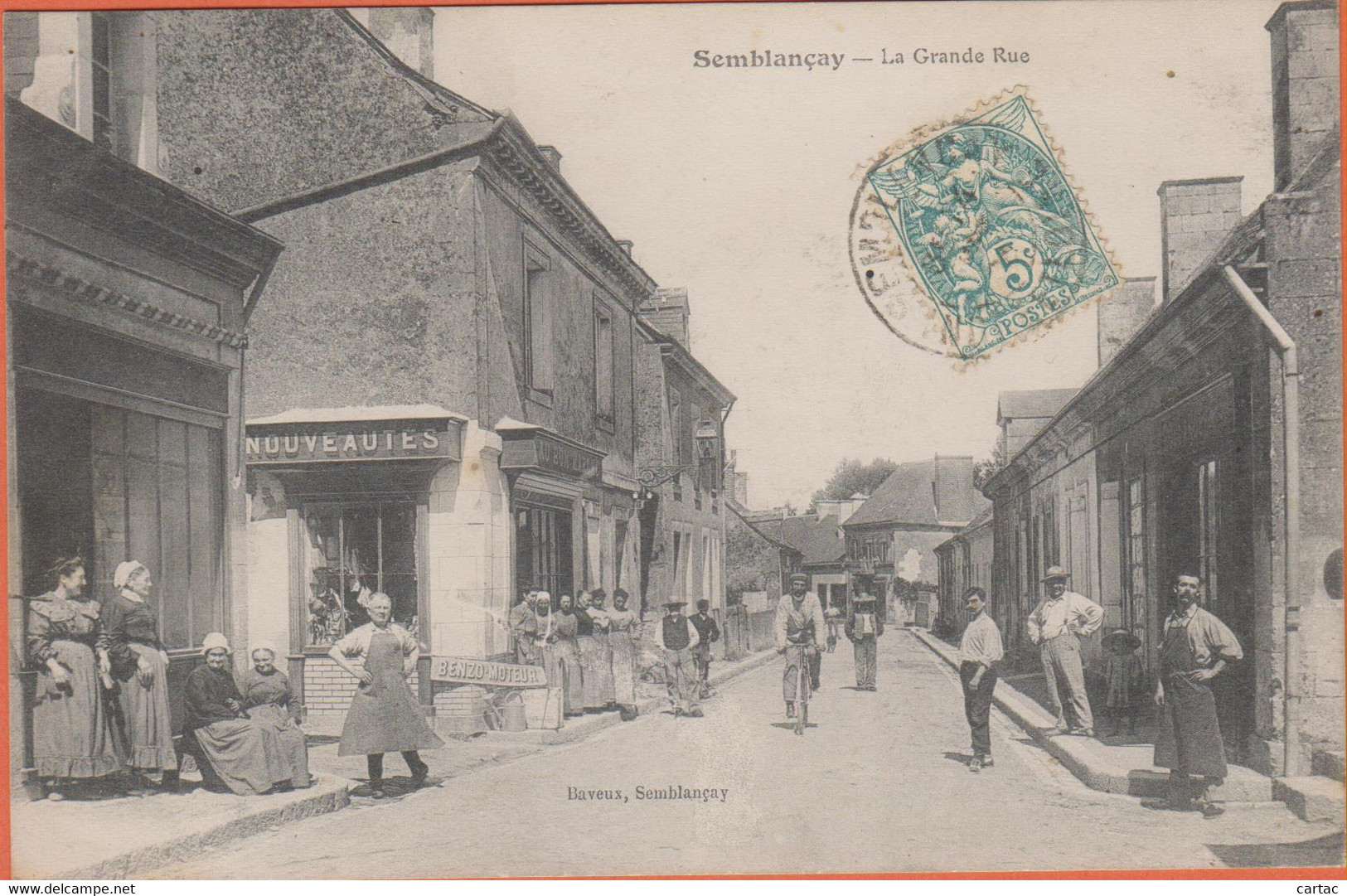 D37 - SEMBLANÇAY - LA GRANDE RUE - Nombreuses Personnes - Cycliste - Magasin Nouveautés Au Bon Marché - Semblançay