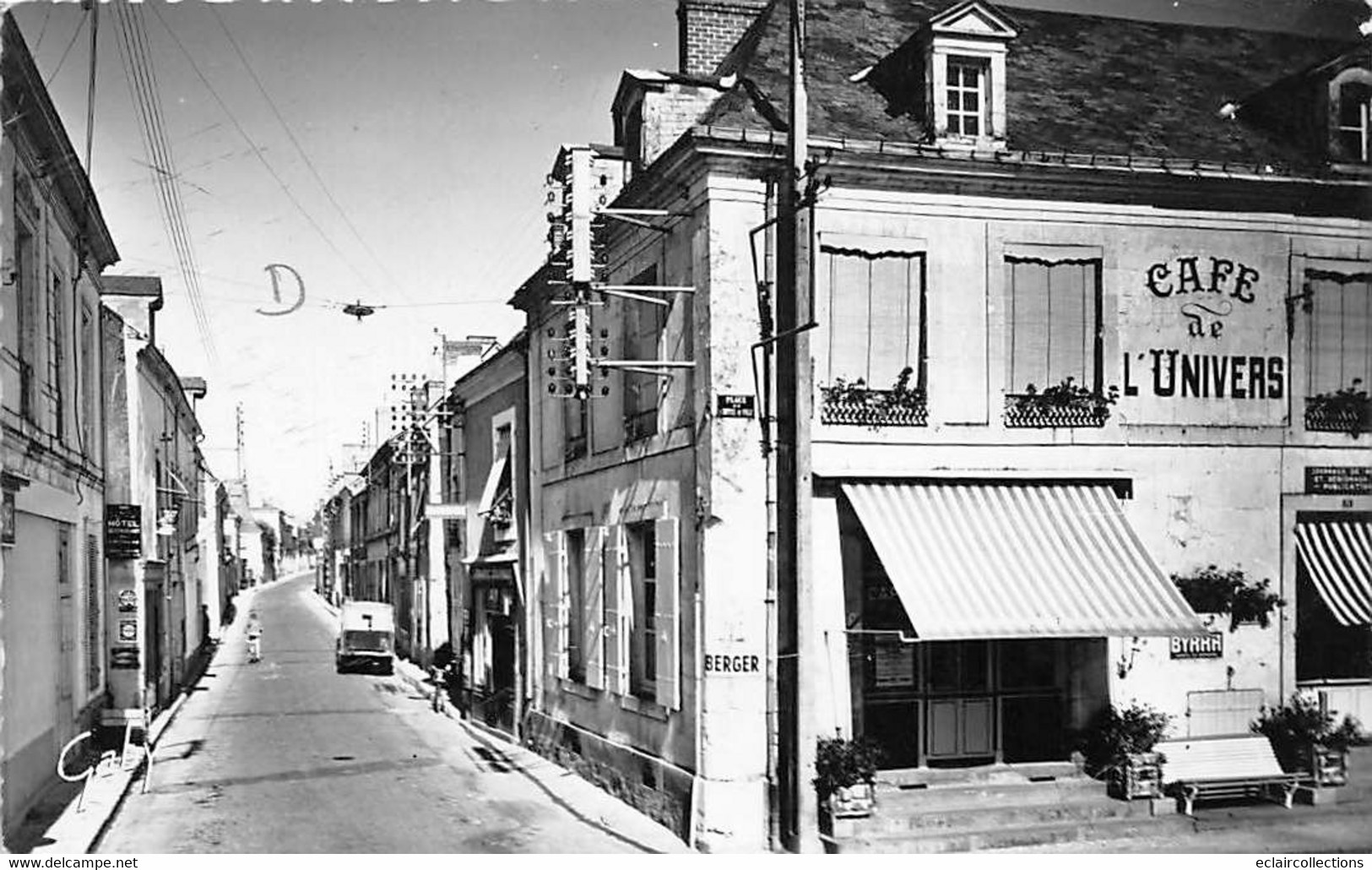 Mayet        72        Rue Boutenin Boulay . Café De L'Univers            (voir Scan) - Mayet