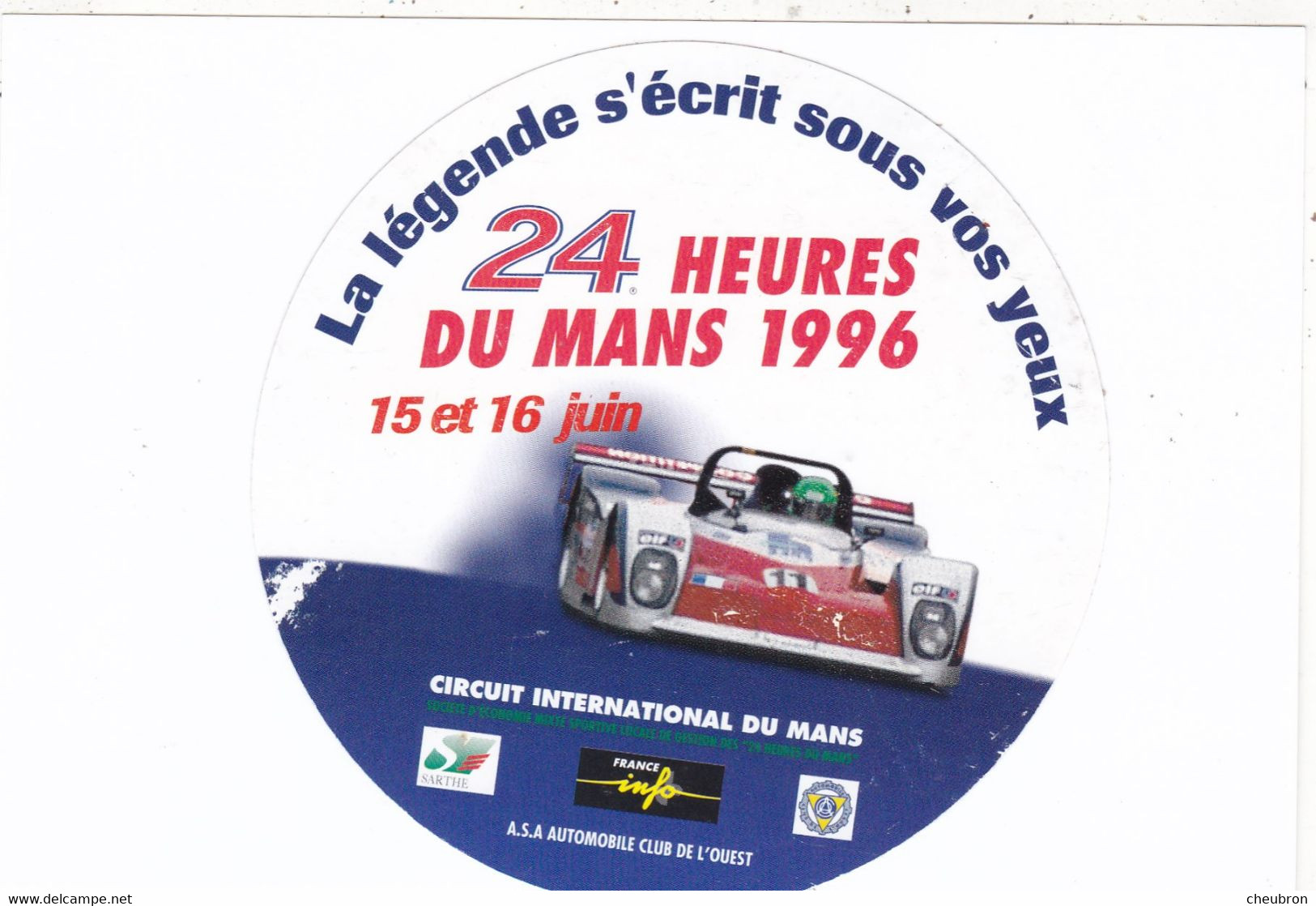 SPORT AUTO. 24 HEURES DU MANS 1996. AUTO COLLANT;  " LA LEGENDE S'ECRIT SOUS NOS YEUX". DIAMETRE 10 Cm. - Automobile - F1