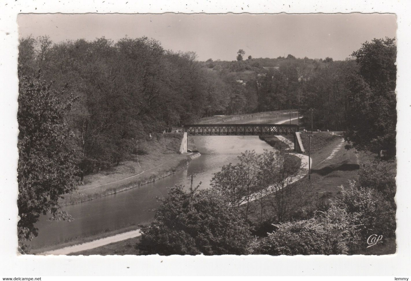 45 - BRIARE -   VUE PLONGEANTE SUR LE NOUVEAU CANAL - CPSM DENTELÉE 1954 - FORMAT CPA - Briare