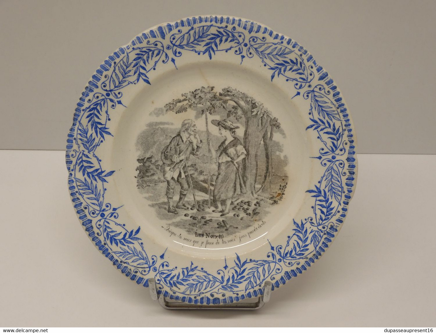 *ANCIENNE ASSIETTE CERAMIQUE ST AMANDINOISE LES FRUITS : LES NOIX Collection   E - Saint Amand (FRA)