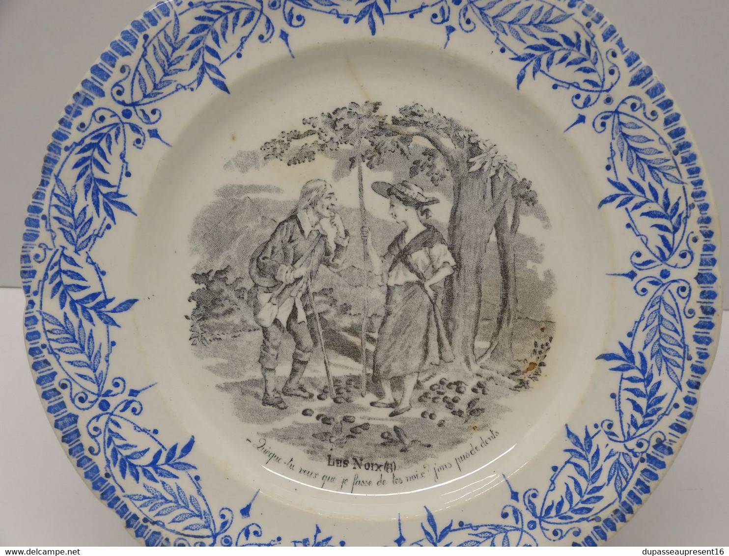 *ANCIENNE ASSIETTE CERAMIQUE ST AMANDINOISE LES FRUITS : LES NOIX Collection   E - Saint Amand (FRA)