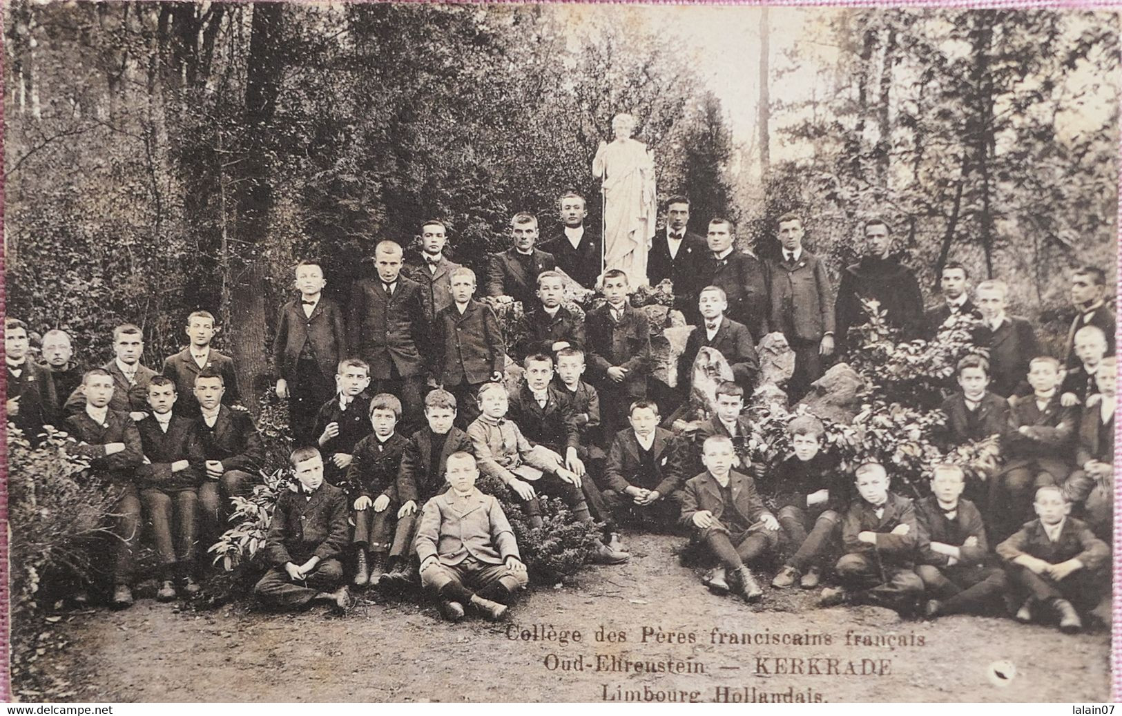 C. P. A. : Pays-Bas : KERKRADE : Collège Des Pères Franciscains, Oud Ehreustein, Groupe D'Enfants Devant Une Statue - Kerkrade