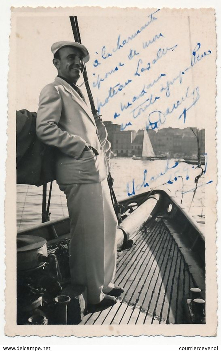 CPSM Photo De DARCELYS (Fantaisiste) Sur Une Bateau, Avec Dédicace Autographe - Zangers & Muzikanten