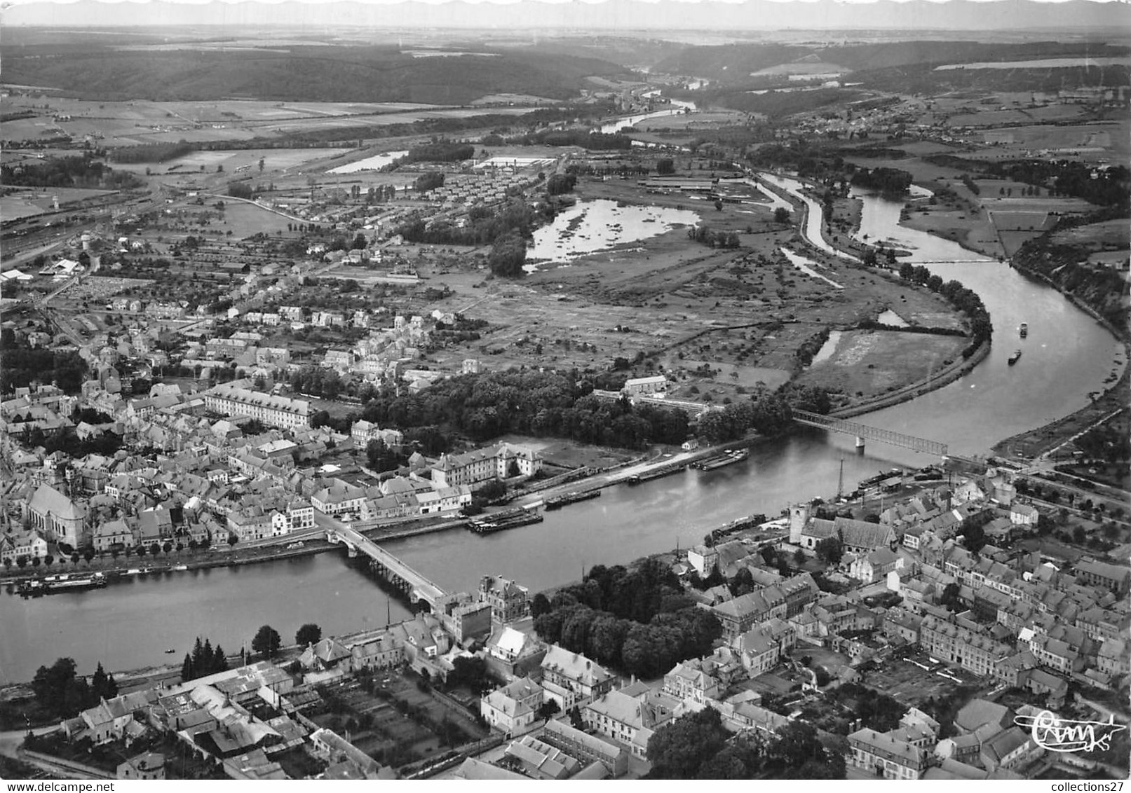 08-GIVET- VUE AERIENNE PRISE VERS LA BELGIQUE - Givet