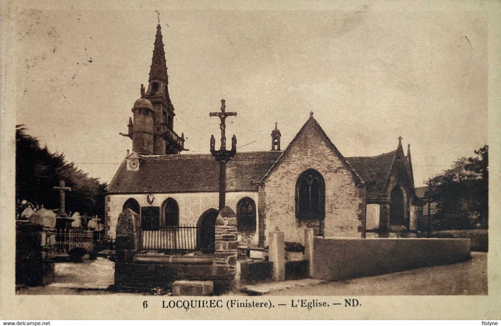 Locquirec - L’église Et Le Cimetière Du Village - Locquirec