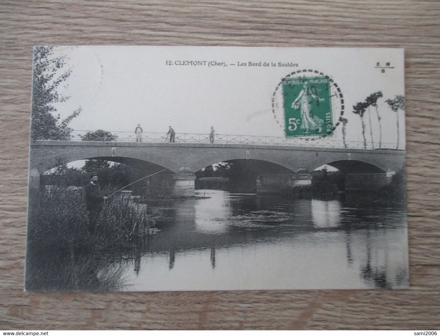 18 CLEMONT LES BORDS DE LA SAULDRE PONT ANIMEE PECHEUR - Clémont