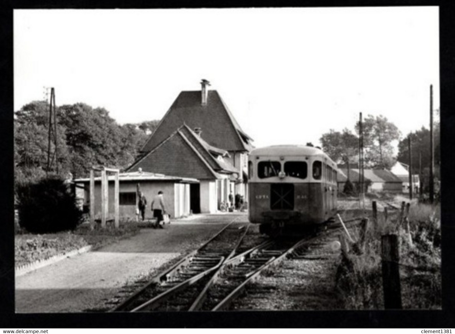 Train Chemin De Fer BVA 592 6 Autorail M 43 Pour Noyelles Faisant Halte à Saint Valery Ville - Saint Valery Sur Somme
