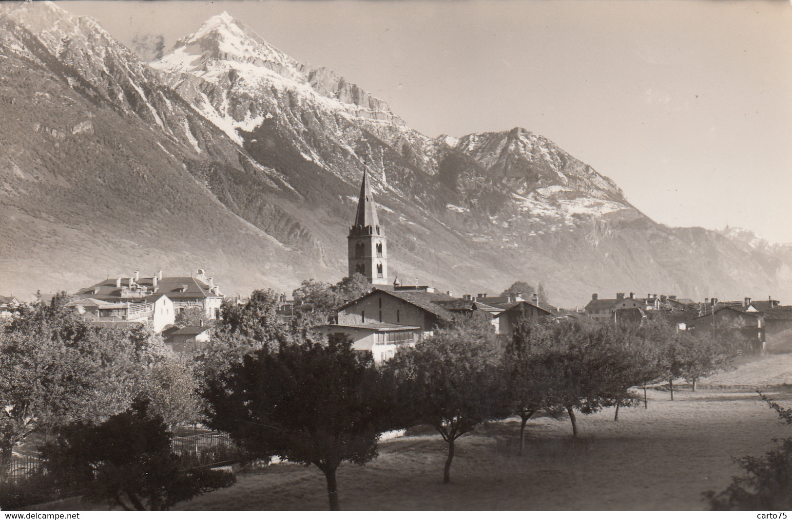 Suisse - Martigny Et Le Grand Chavalard - Martigny