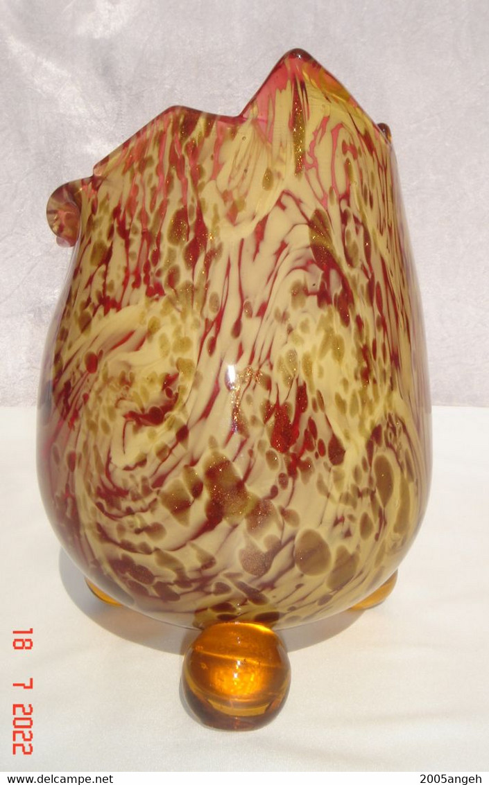 Vase Marbré Couleur Rose Et Beige Pour Fleurs Coupées. Vase Soufflé En Très Bon état. Hauteur 18 Cm - Diamètre 12 Cm - - Jarrones