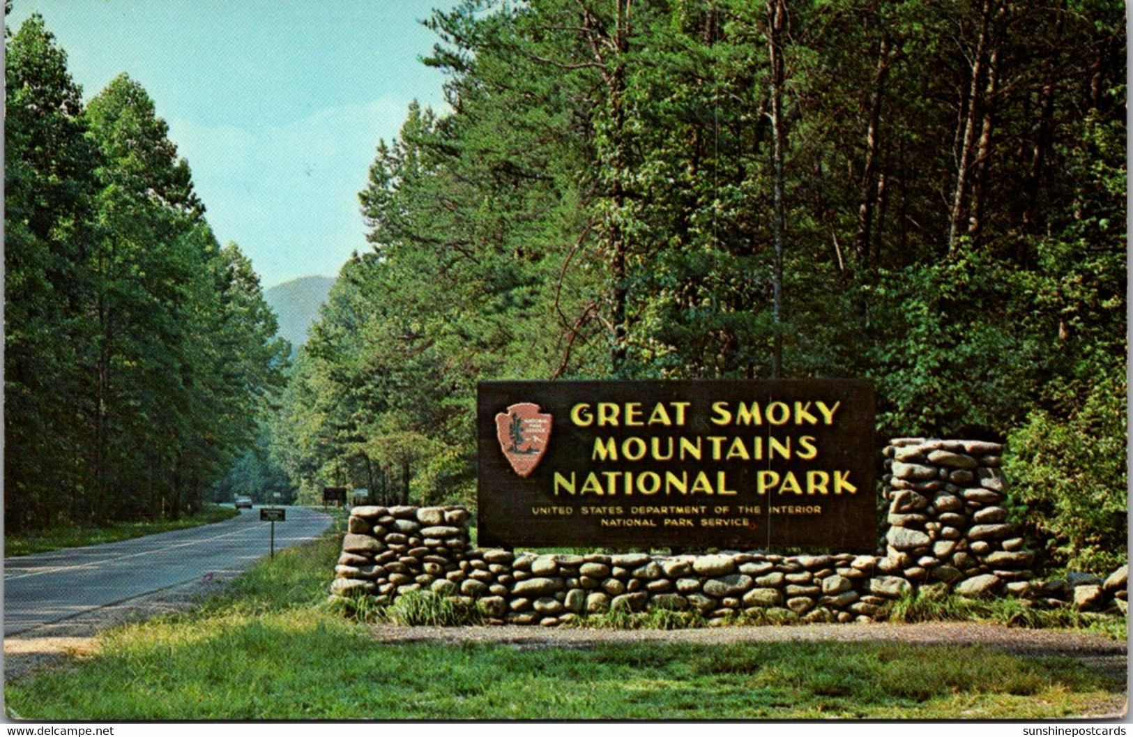 Great Smoky Mountains National Park Welcome Marker - USA National Parks