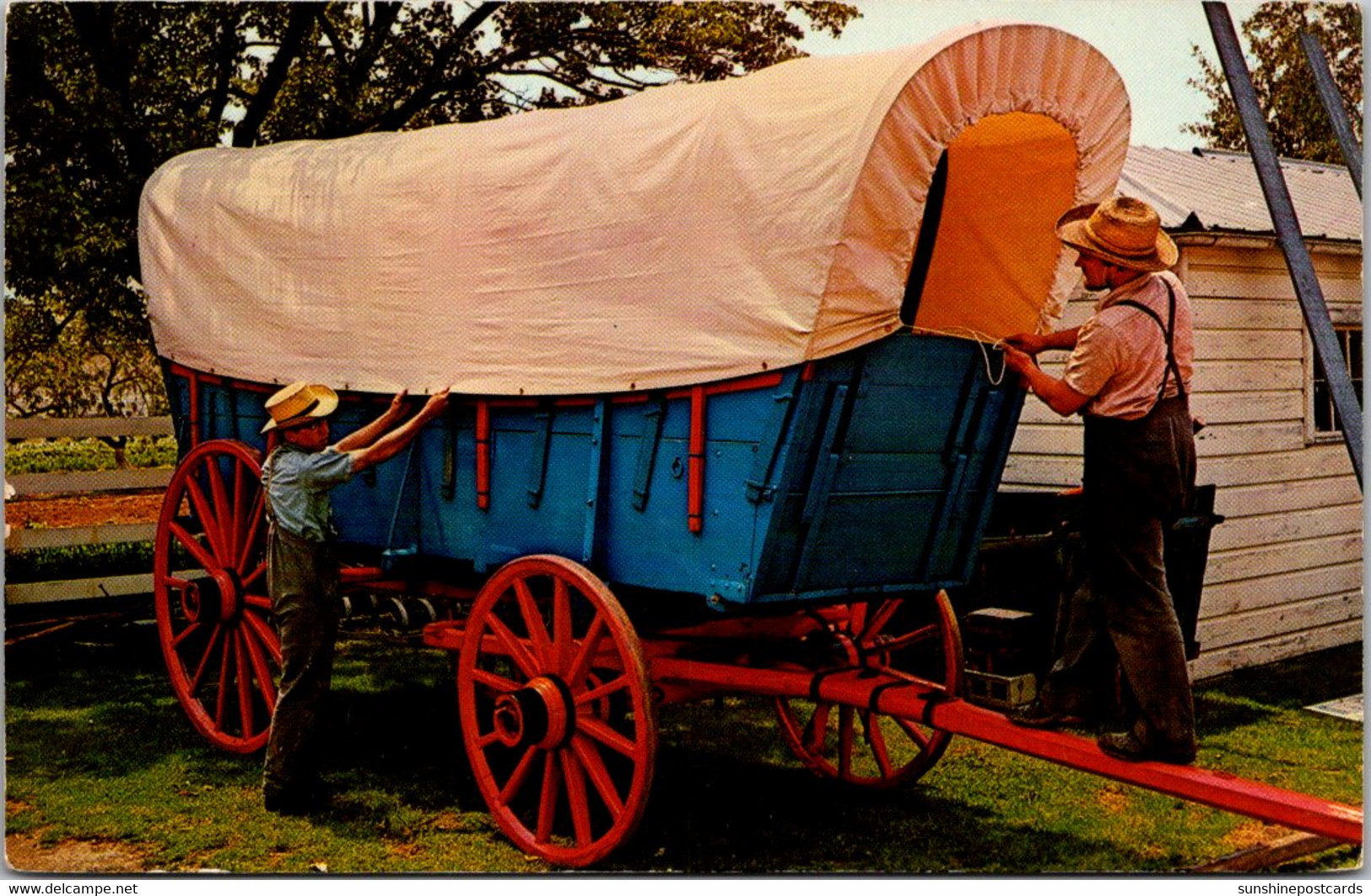 Pennsylvania "Amishland" Old Covered Wagon Amish Carriage Makers Restore An Old Wagon - Lancaster