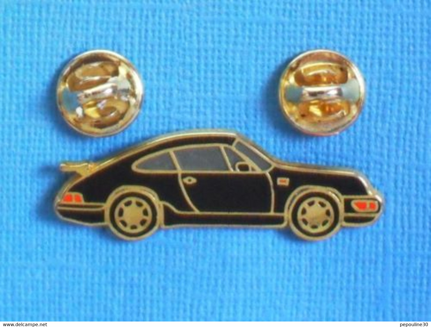 1 PIN'S //  ** PORSCHE 911 CARRERA ** . (Made In France) . Attaches Double - Porsche