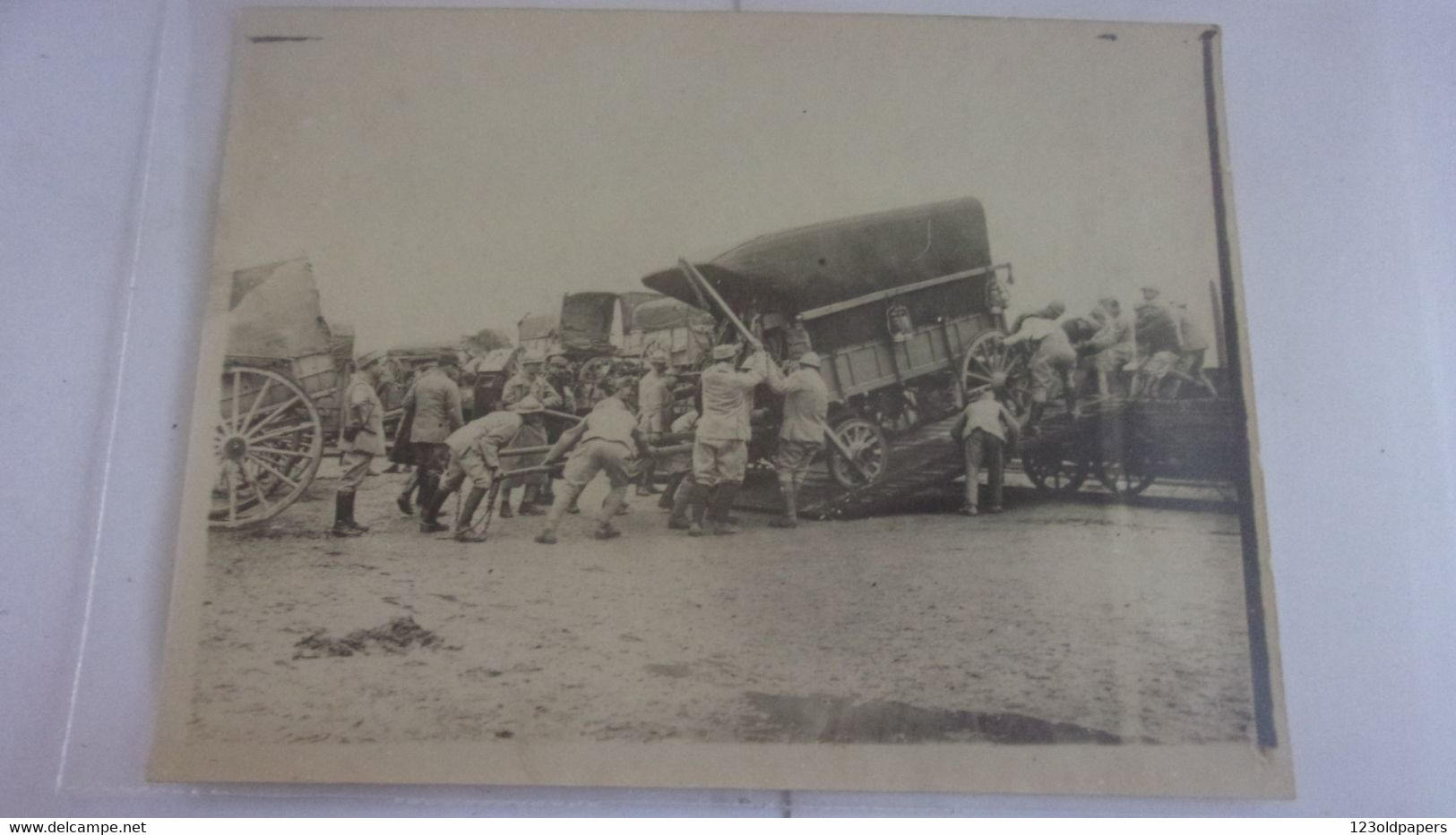 WWI  PHOTO AMATEUR Rare Photo 51 DORMANS 3/08/1917 EMBARQUEMENT  VOITURES SUR TRAIN MARNE - Dormans