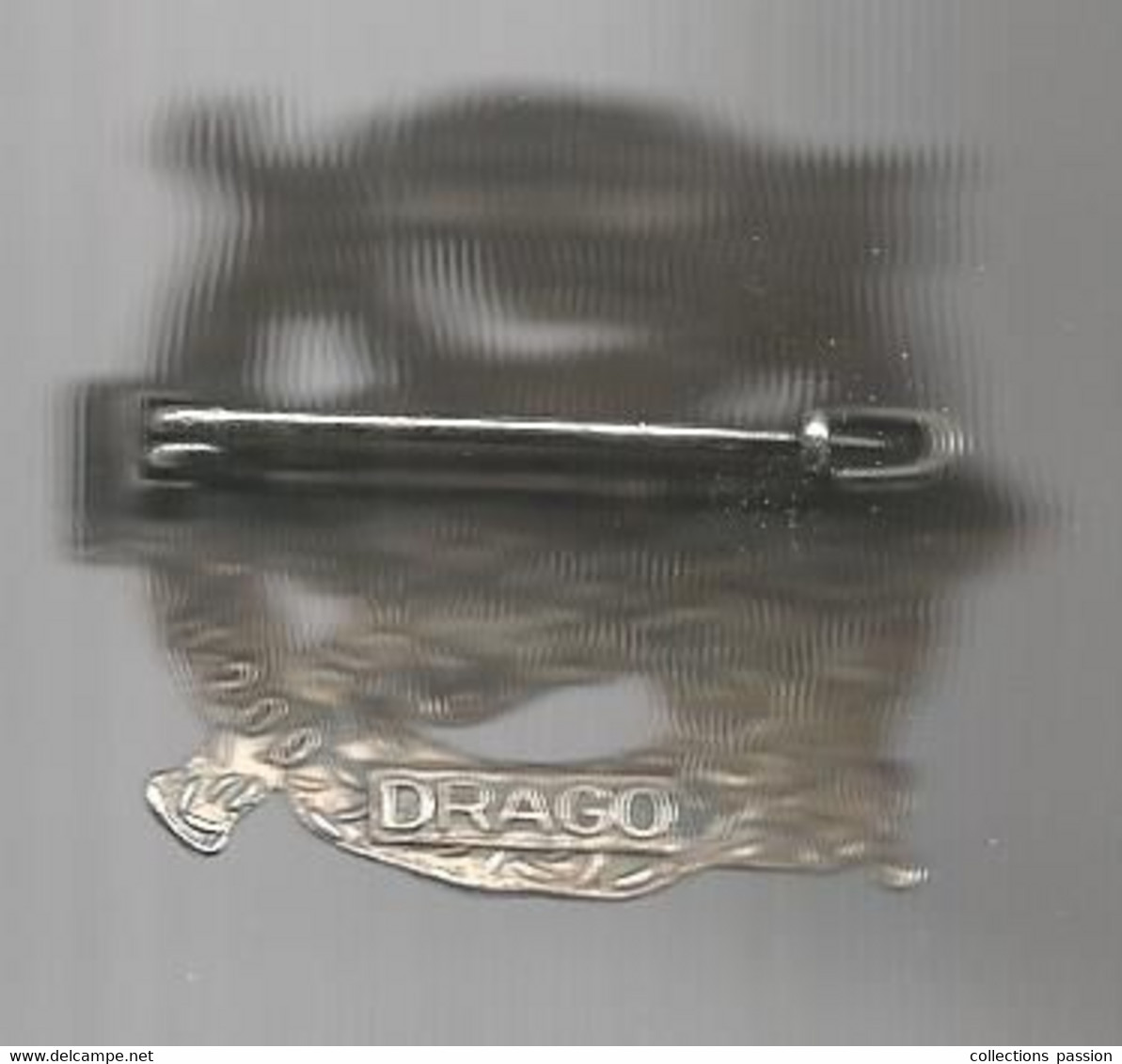 Insigne , 61 éme Régiment D'Artillerie , Drago , Noisiel, 2 Scans, Frais Fr 2.15e - Esercito