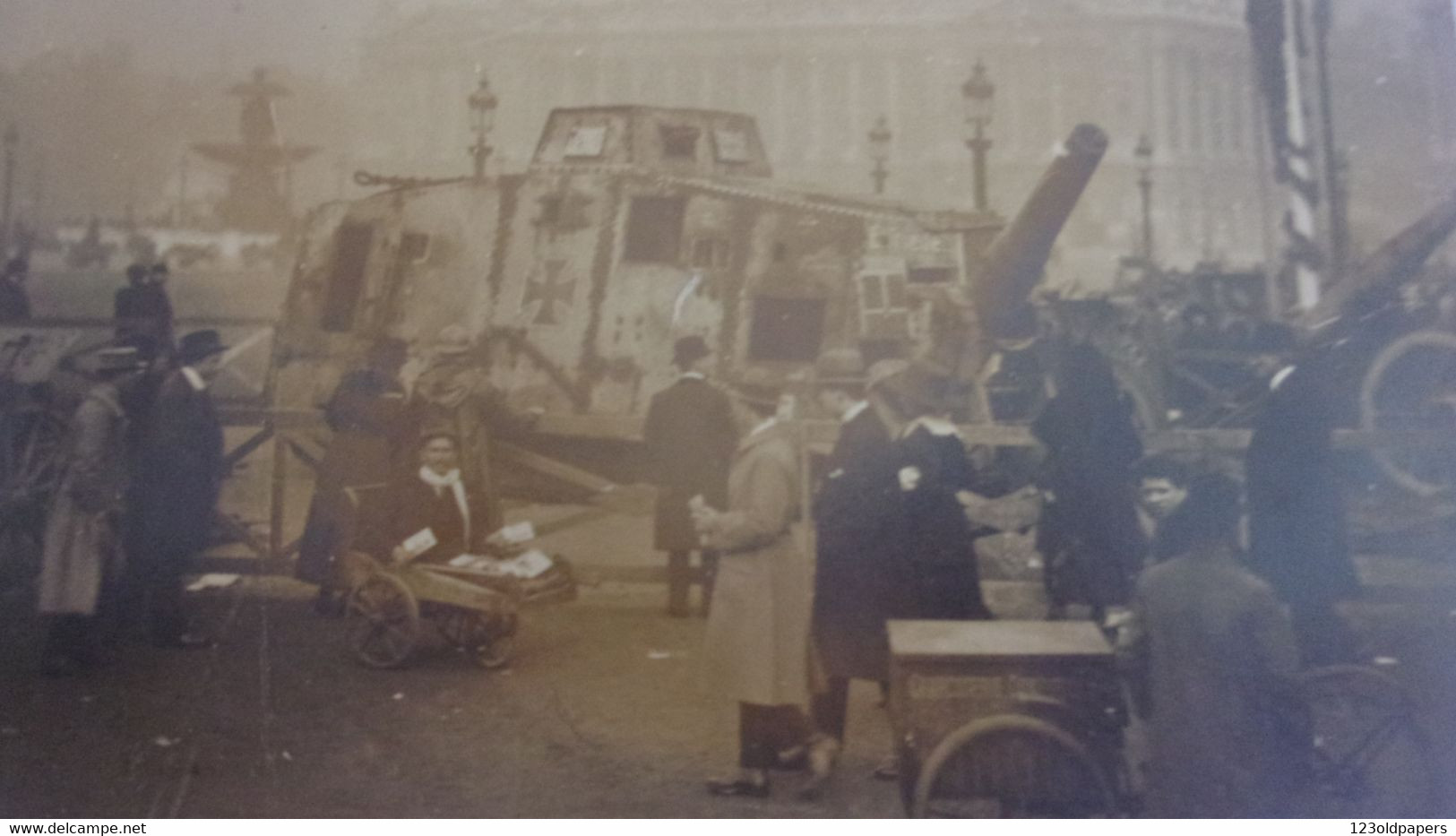 WWI  Rare Photo1914-18 - Belle Carte Photo  TANK PLACE DE LA CONCORDE - 1914-18