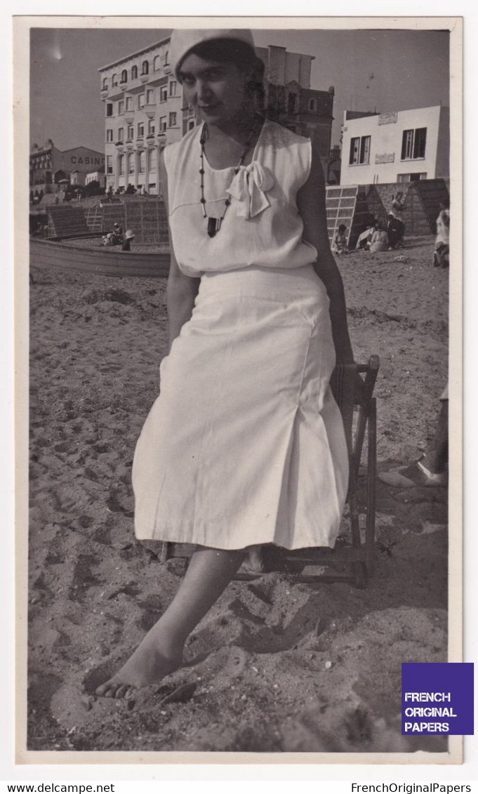 Coutainville / Manche - Photo 1932 6,5x11cm Casino Plage Femme Robe Mode Années 1930 Agon 30 A80-20 - Lugares