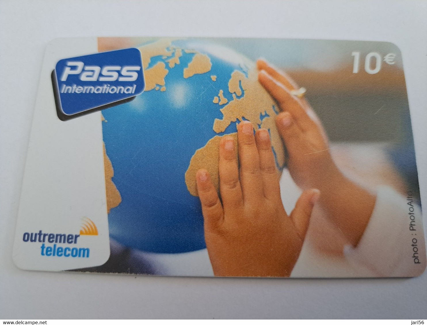 ST MARTIN  OUTREMER TELECOM /PASS INTERNATIONAL  10 €  / 2 HANDS ON EARTH SPHERE/GLOBE  (5000X)       ** 10835 ** - Antillas (Francesas)