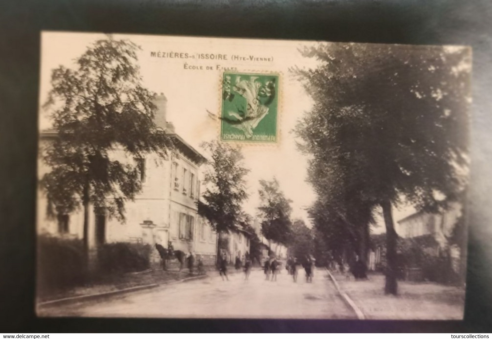 CPA 87 @ MEZIERES SUR ISSOIRE - Ecole De Filles En 1911 - Edition Larand Buraliste - Meziere Sur Issoire