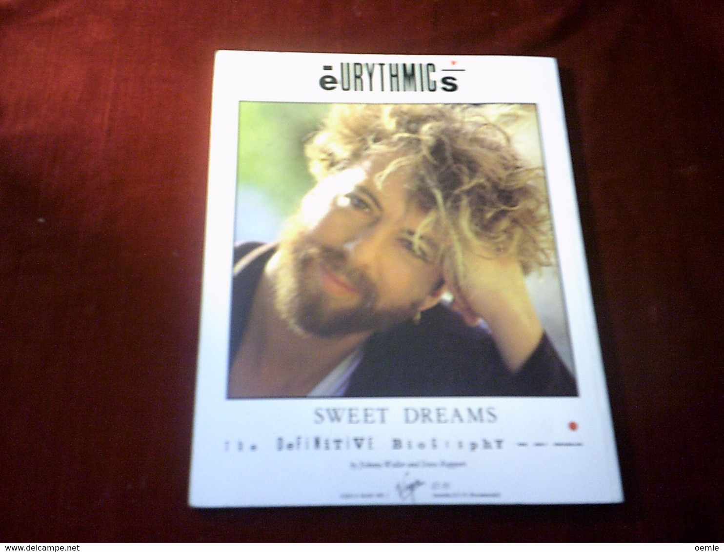 EURYTHMICS  °  SWEET DREAMS   THE DEFINITIVE BIOGRAPHY   ( 1985 ) - Musica